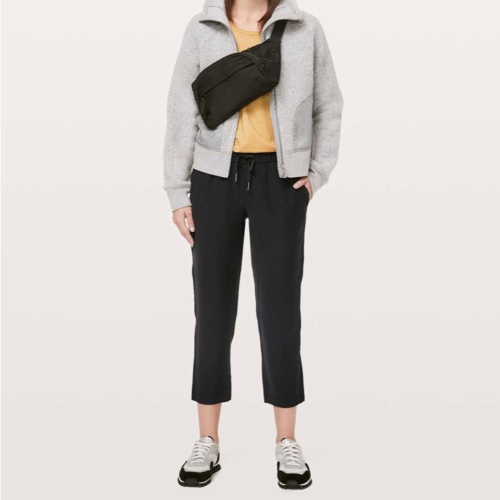 Lululemon On The Fly Crop *Woven 23"
